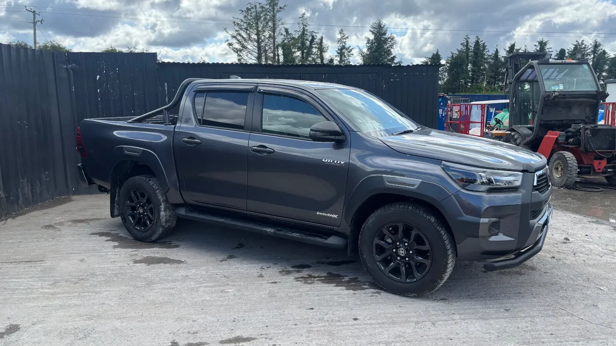 2025 Toyota Hilux Invincible X - Image 4