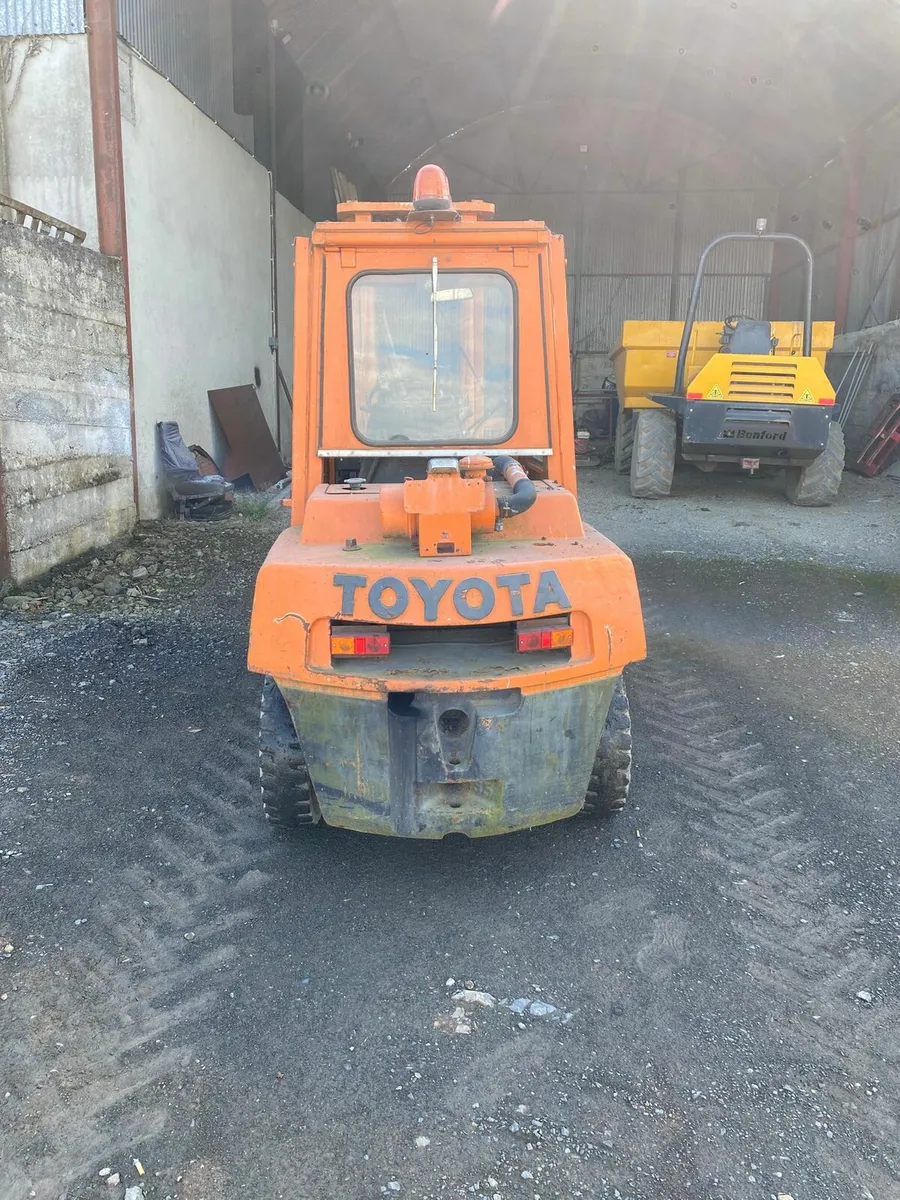 Toyota forklift - Image 2