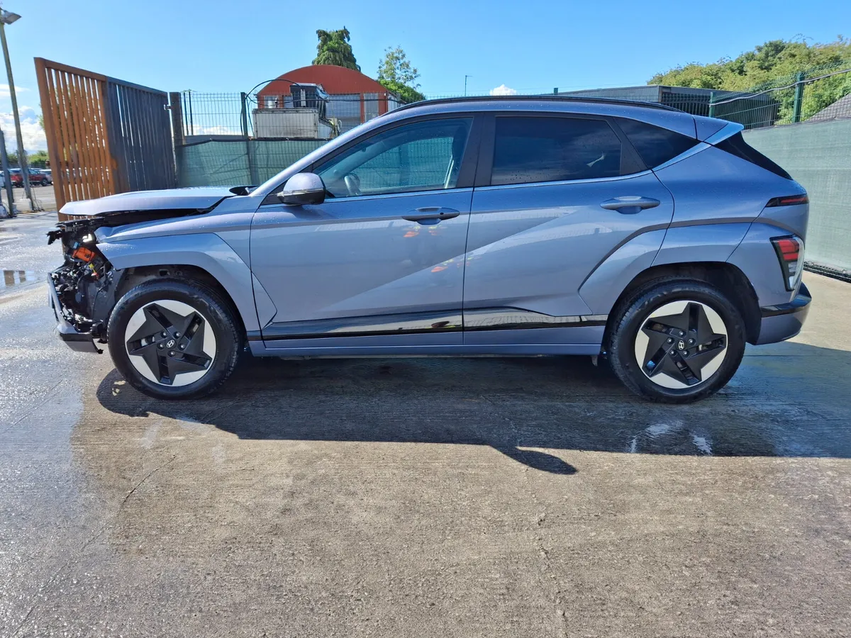 241 Hyundai Kona Platinum Ev 65kwh - Image 4