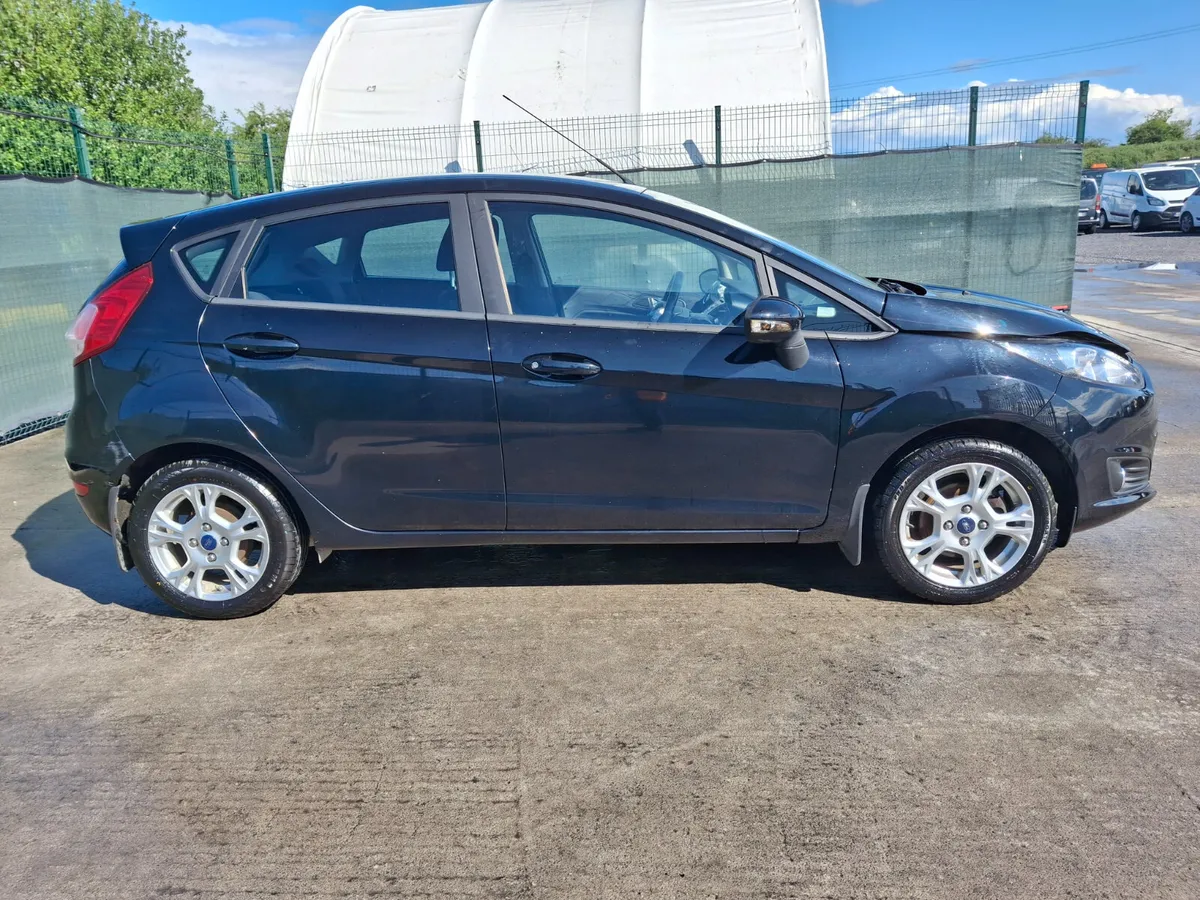 162 Ford Fiesta very light damage - Image 4