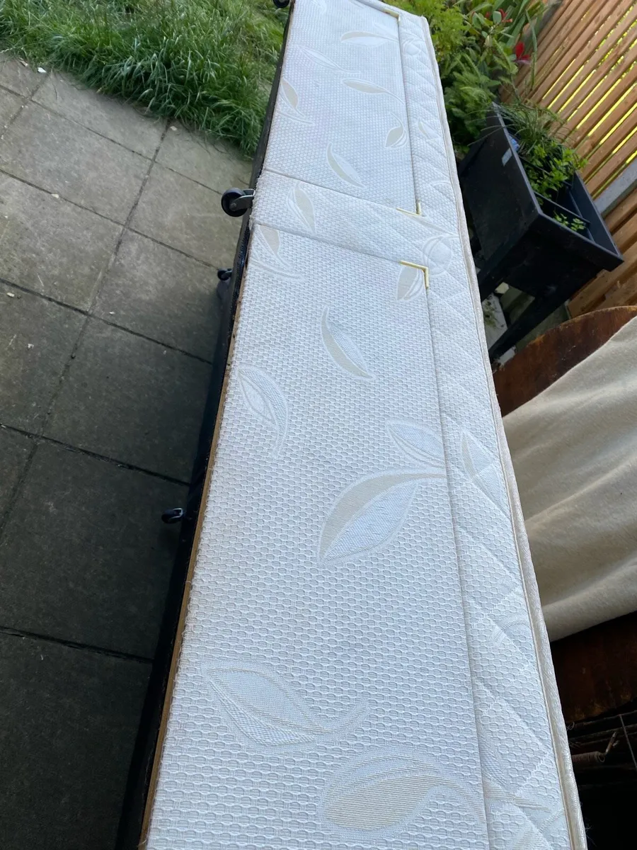 Single bed - Image 2