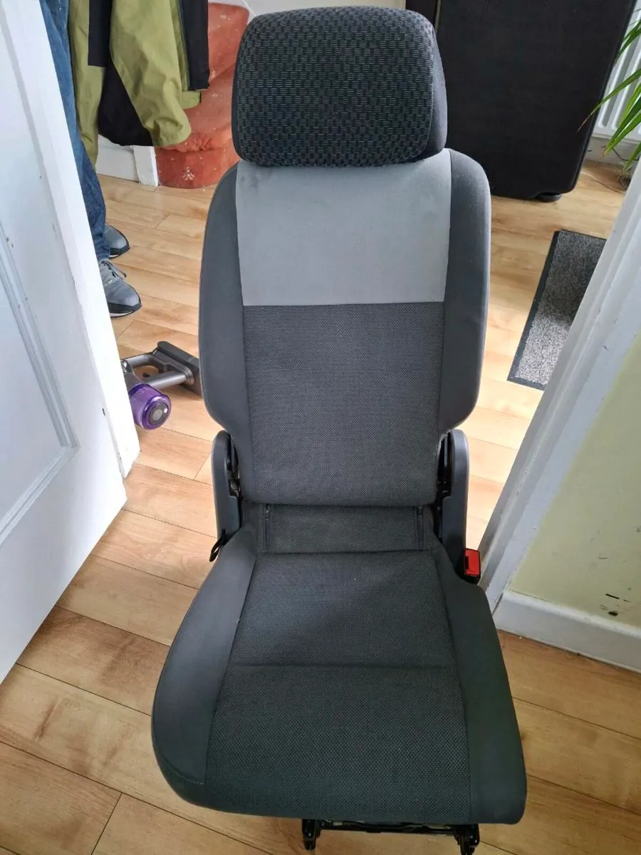 Seats VW Caddy Maxi second row - Image 3