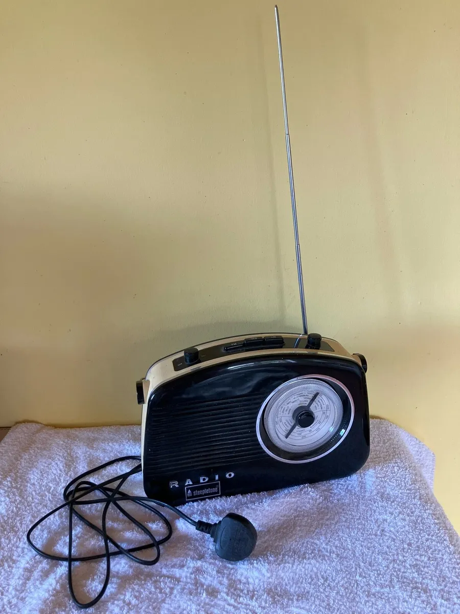 Steepletone retro black 3 band radio - Image 1