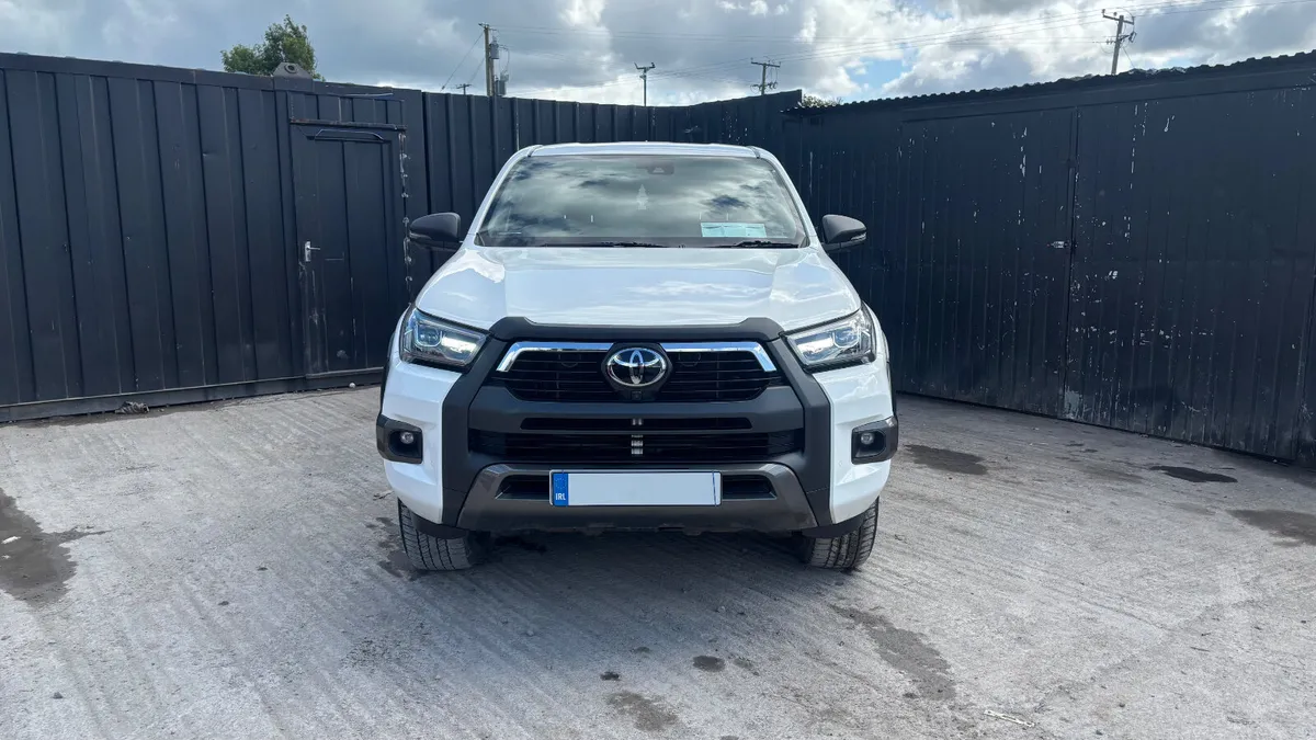 2022 Toyota Hilux Invincible X - Image 2