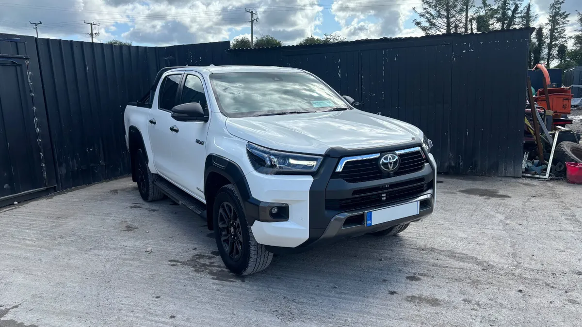 2022 Toyota Hilux Invincible X - Image 3