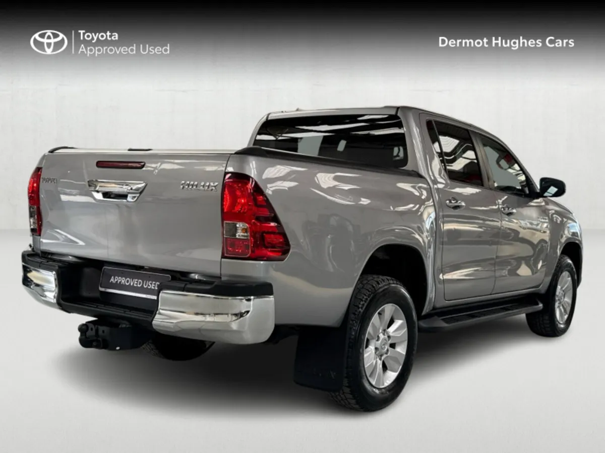 Toyota Hilux DOUBLE CAB SR5 4DR AUTO - Image 2