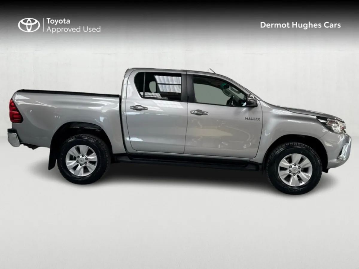 Toyota Hilux DOUBLE CAB SR5 4DR AUTO - Image 3