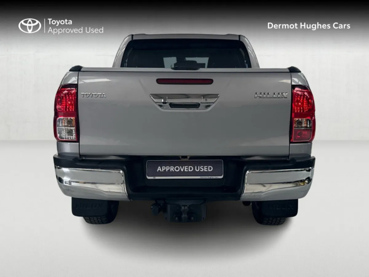 Toyota Hilux DOUBLE CAB SR5 4DR AUTO - Image 4