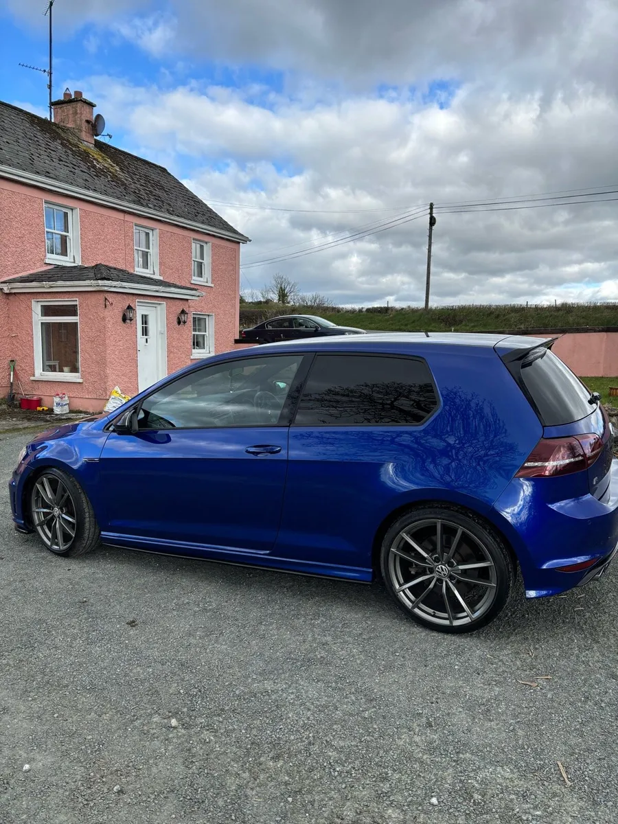 Volkswagen Golf R - Image 4
