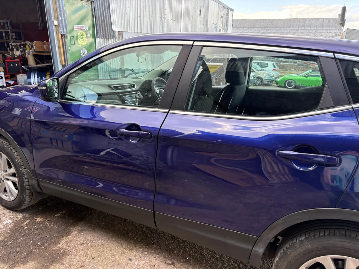 Nissan Qashqai 2015 Automatic - Image 2