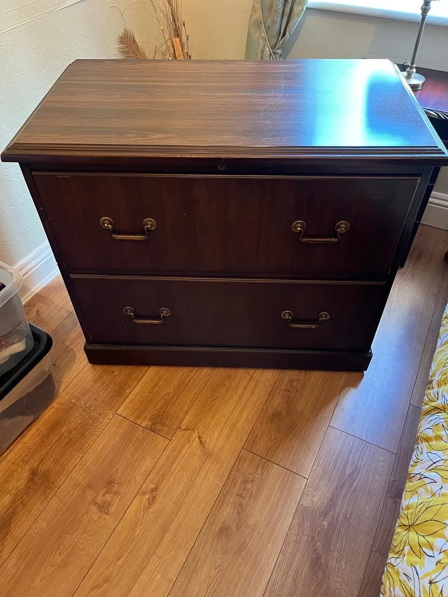 Chest of Drawers & Bedside Locker Mahogany Colour - Image 1