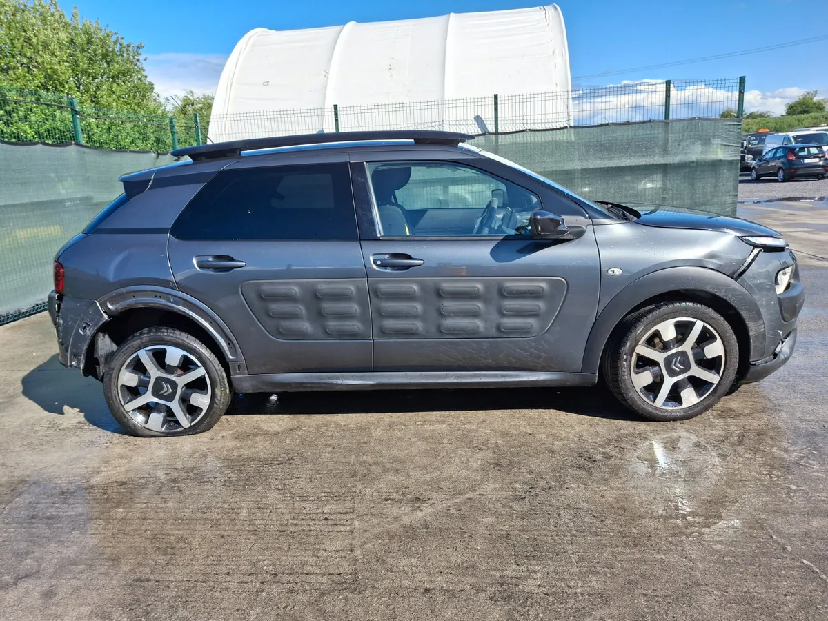 2017 Citroën C4 Cactus Automatic - Image 2