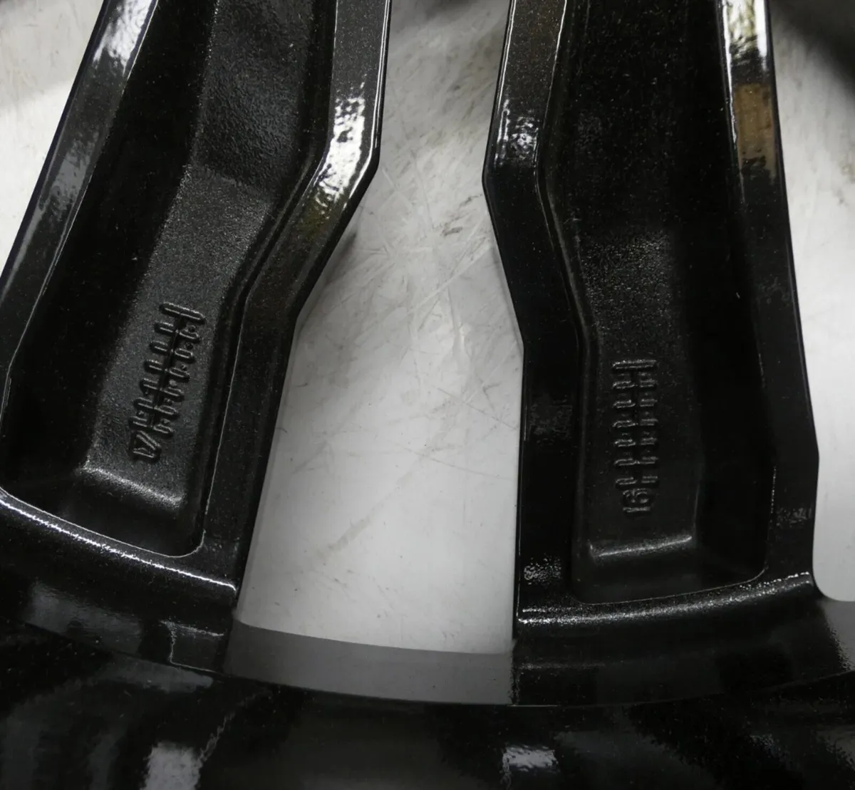 20” Genuine VW Tiguan R LINE Suzuka Alloy Wheel - Image 3