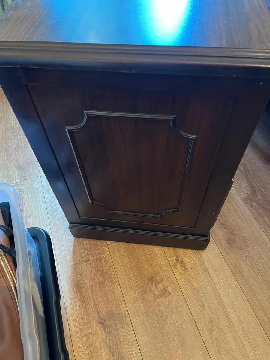 Chest of Drawers & Bedside Locker Mahogany Colour - Image 4