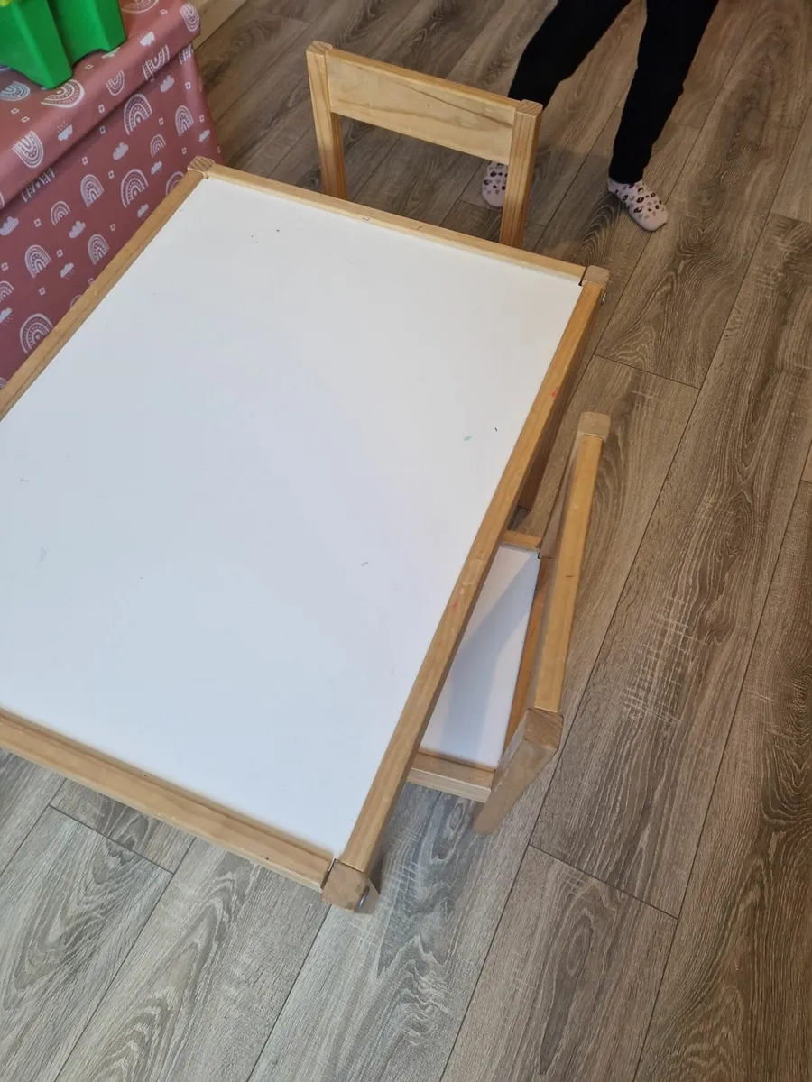 Kids table - free - Image 1