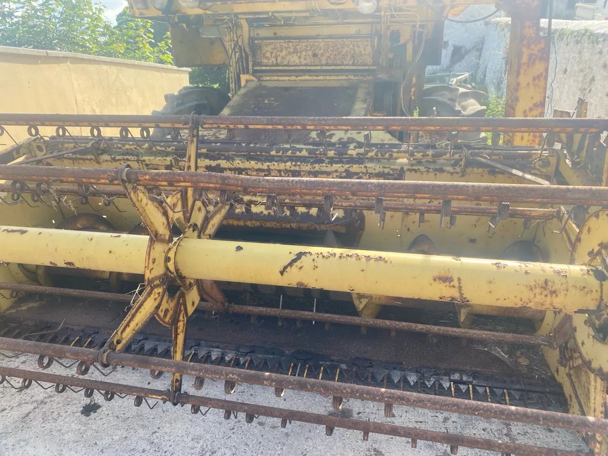 Combine 8030 - Image 3