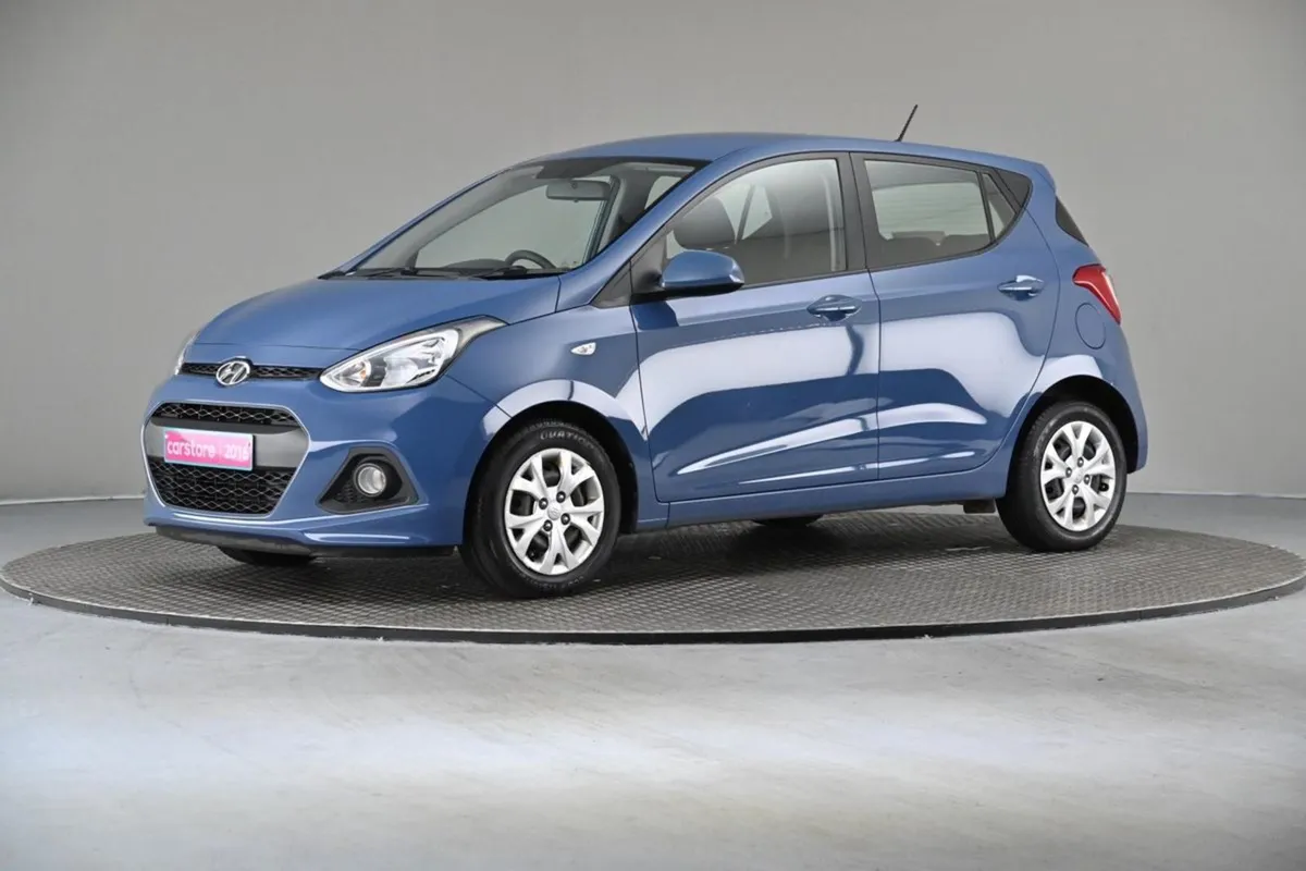 Hyundai i10 1.0 SE 5spd  2tone Interior - Image 4