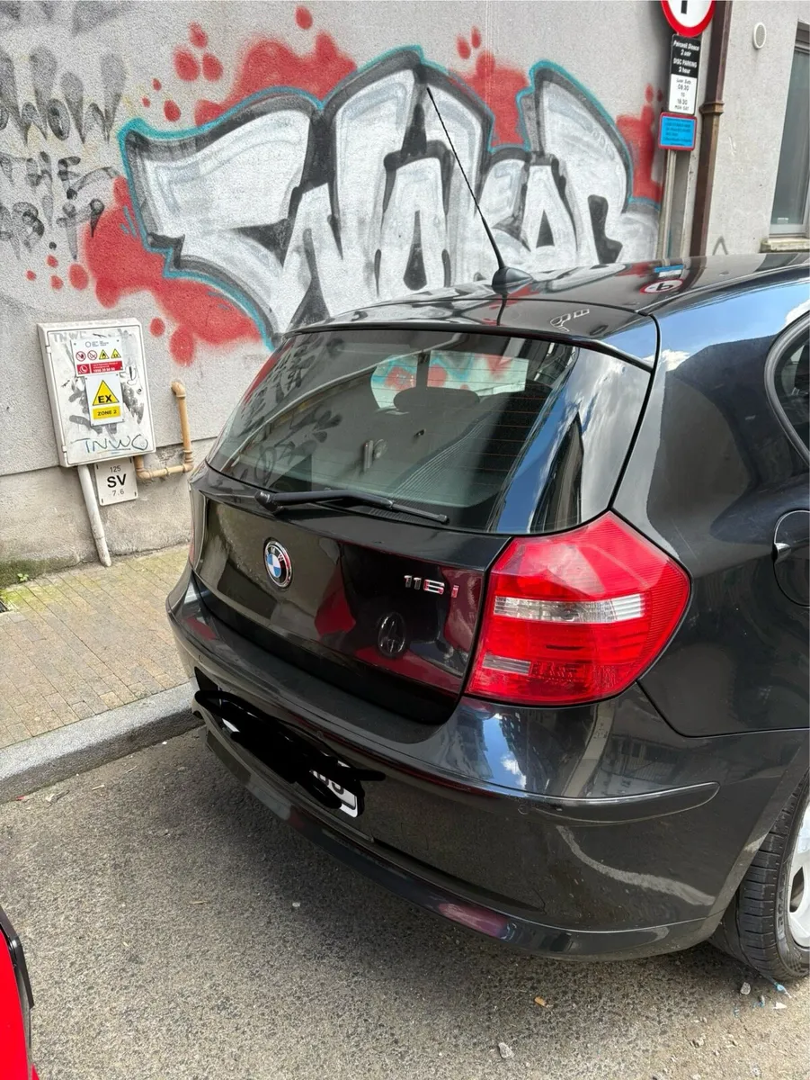 BMW 116i 2010 - Image 1