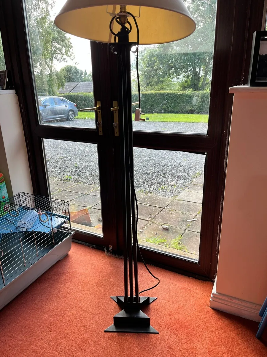 Tall iron lamp - Image 2