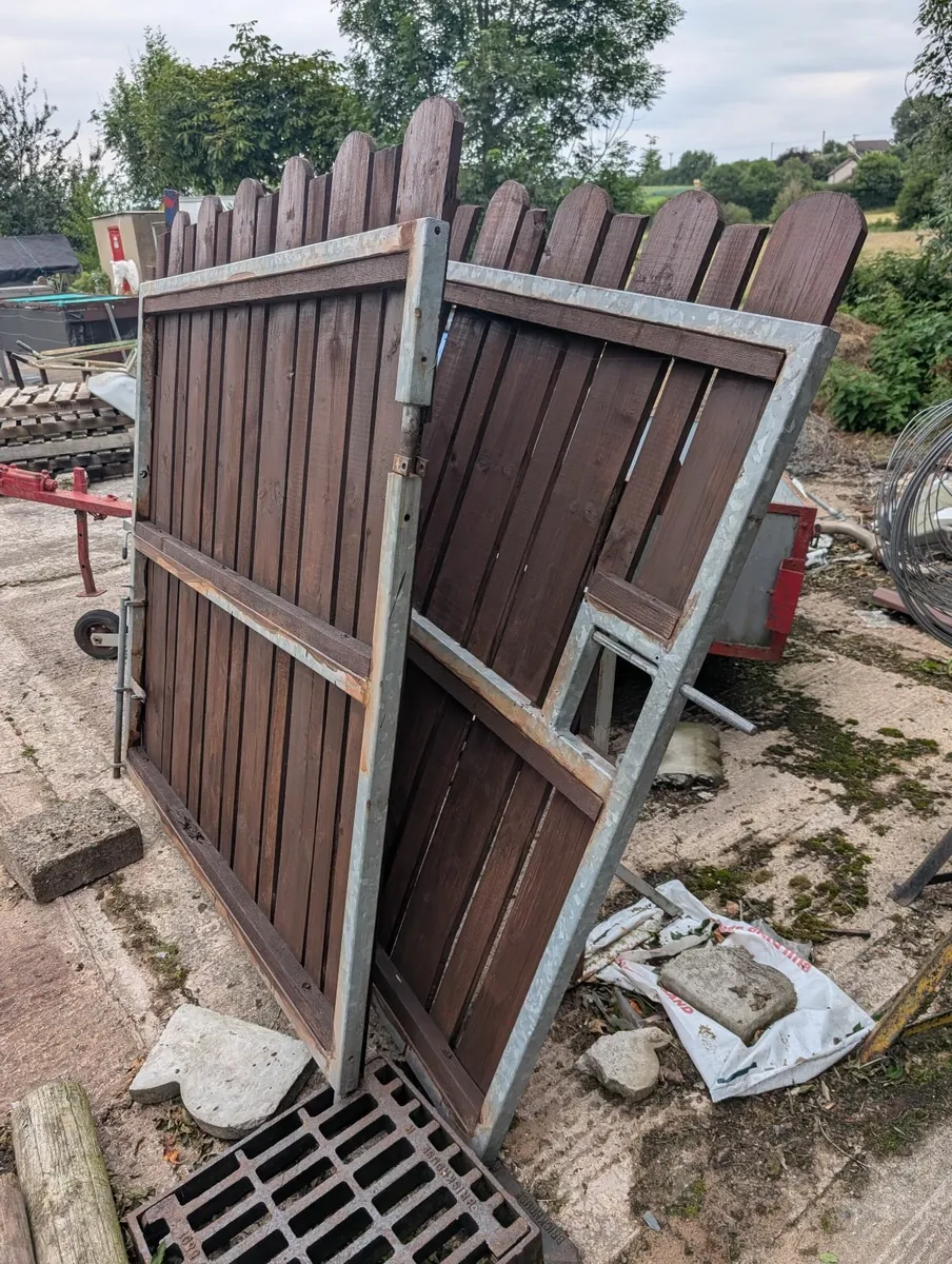 Wooden Gate 5ftx5ft steel frame - Image 2
