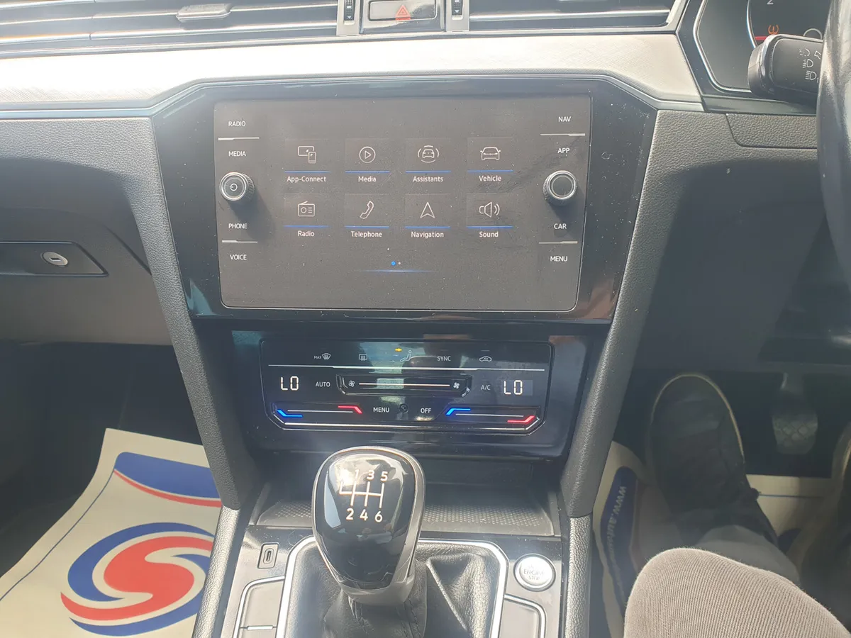 Volkswagen Passat 2021 - Image 3