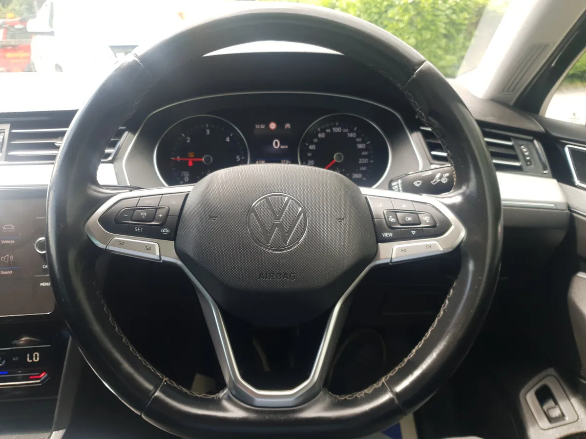 Volkswagen Passat 2021 - Image 4