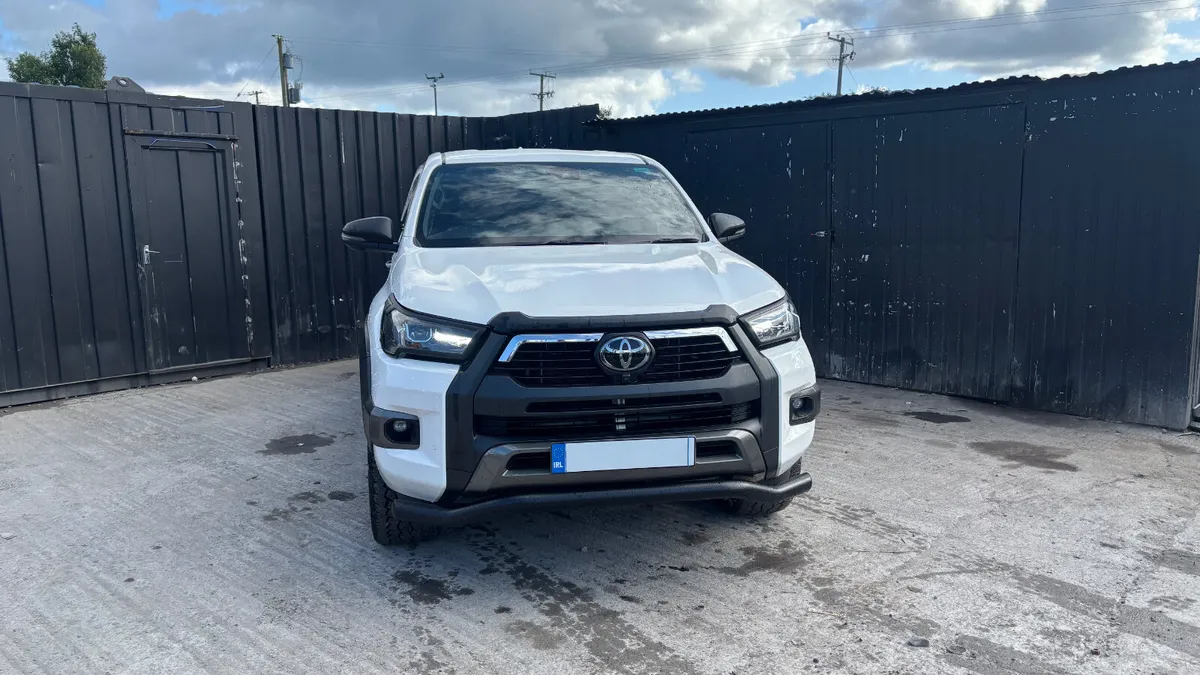 2023 Toyota Hilux Invincible X D-4D - Image 2