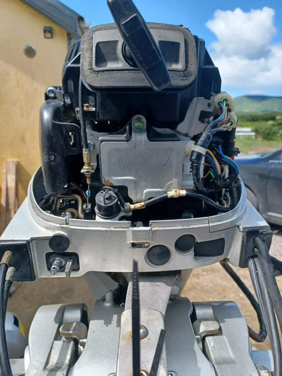 Honda 20hp outboard engine - Image 4