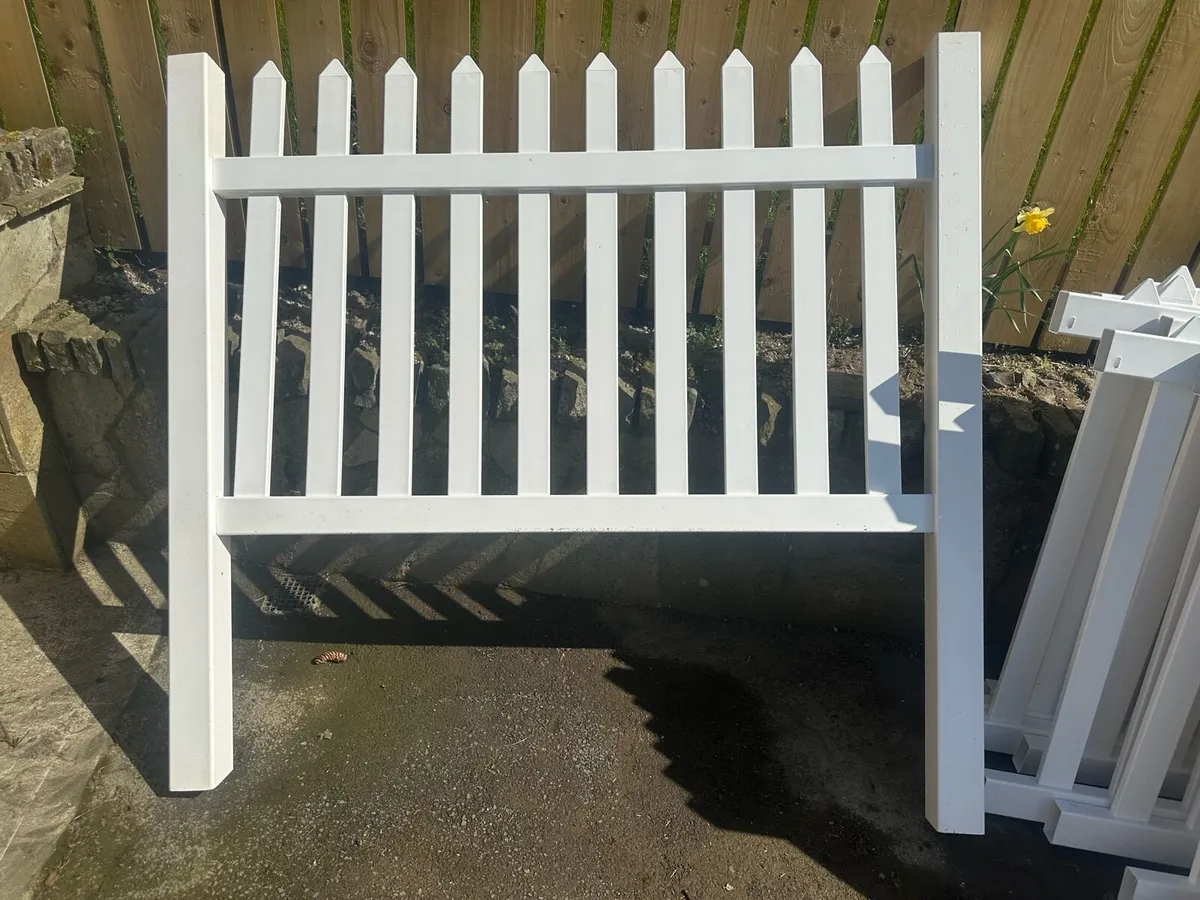 White PVC picket fencing. 35 fence panels total - Image 1