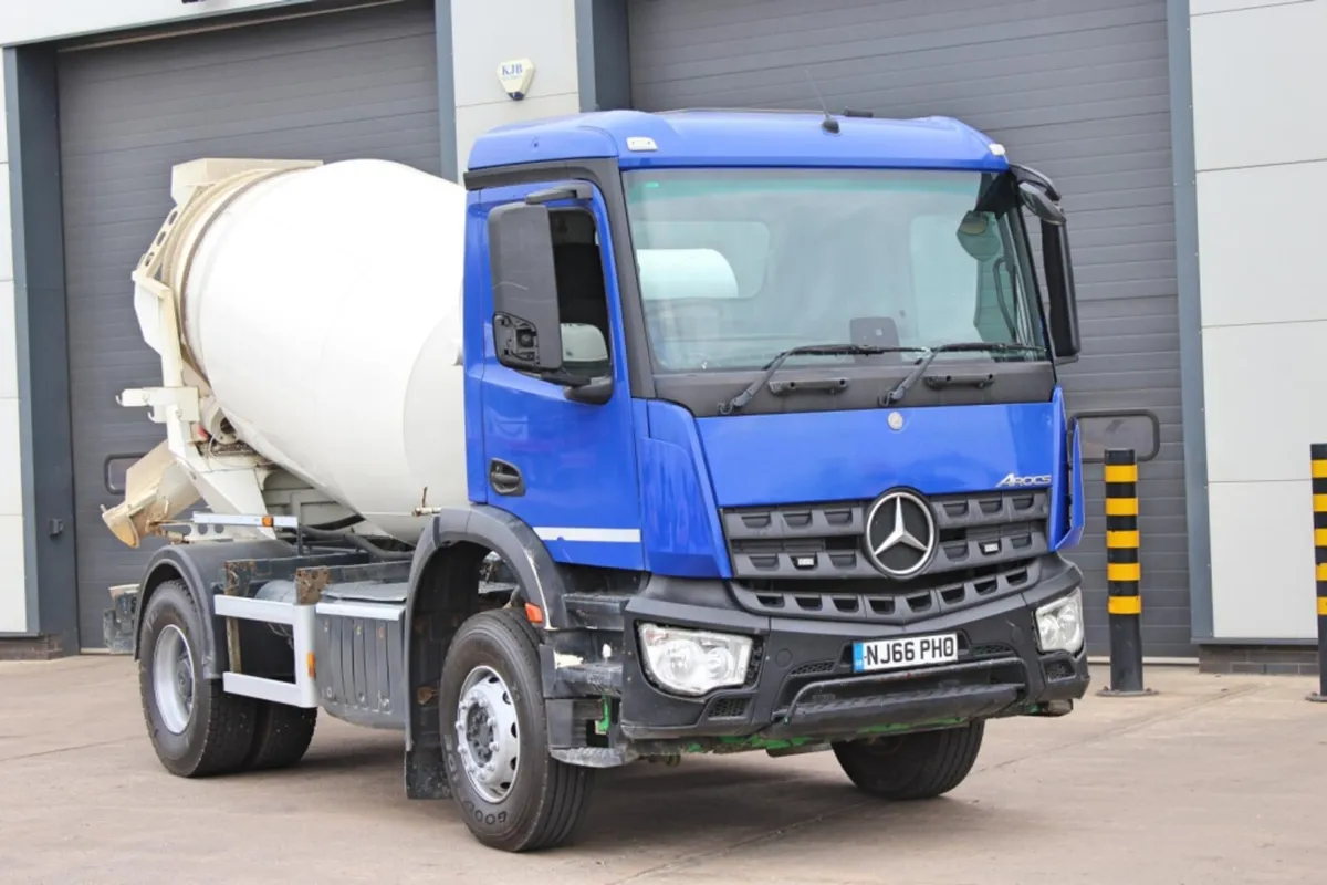 2016 MERCEDES-BENZ 1832 18-TON 4X2 CONCRETE NIXER - Image 1
