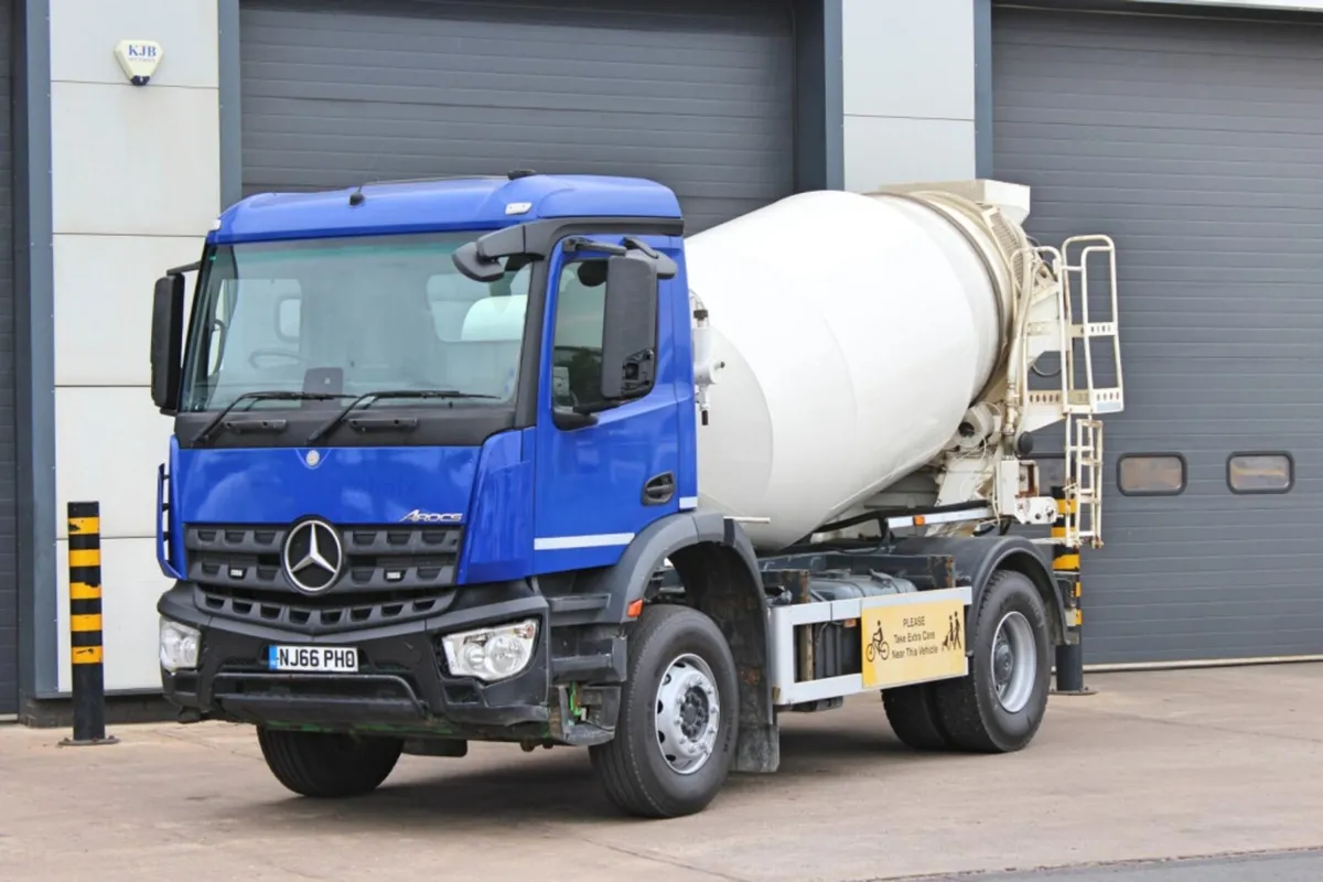 2016 MERCEDES-BENZ 1832 18-TON 4X2 CONCRETE NIXER - Image 3