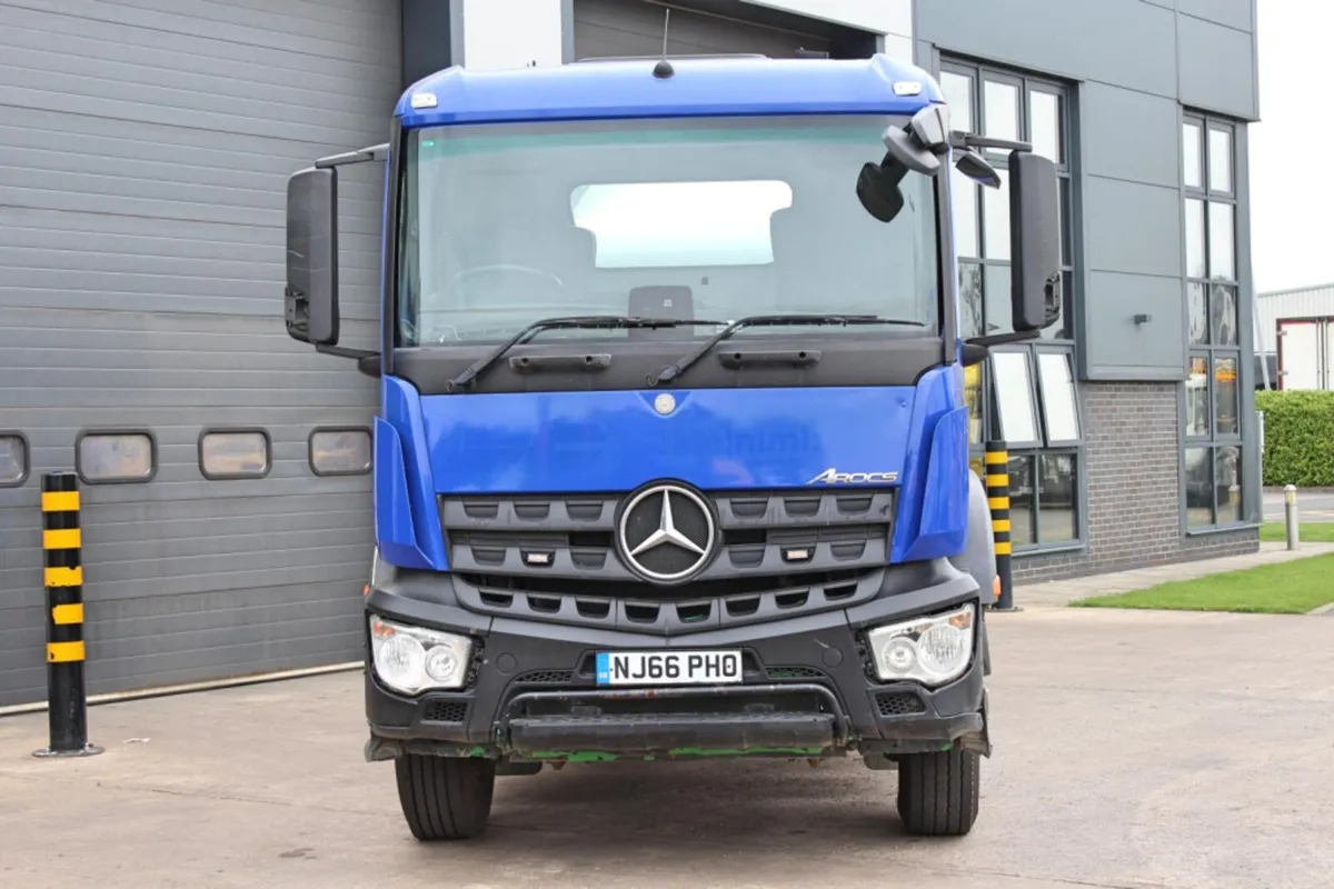 2016 MERCEDES-BENZ 1832 18-TON 4X2 CONCRETE NIXER - Image 2