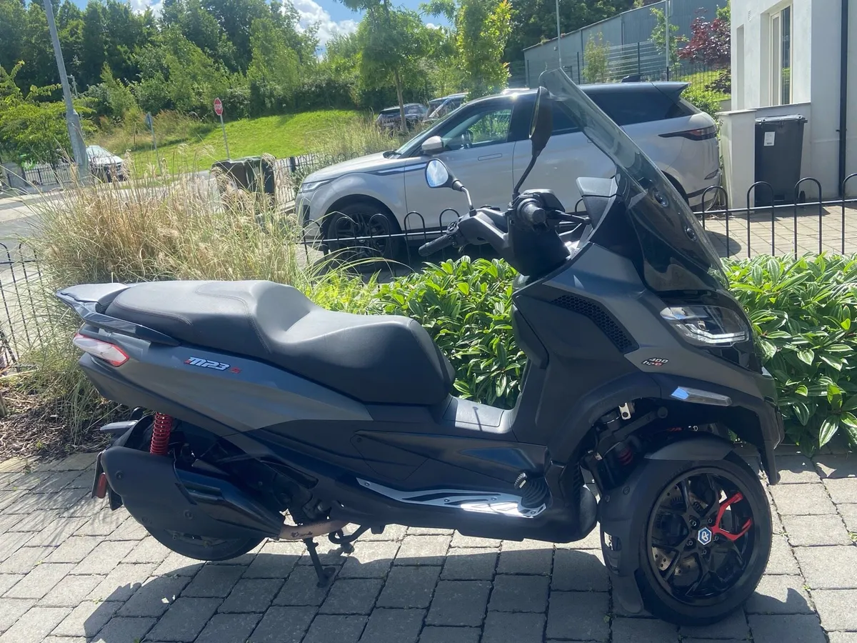Piaggio MP3 – Latest Model in Perfect Condition - Image 2