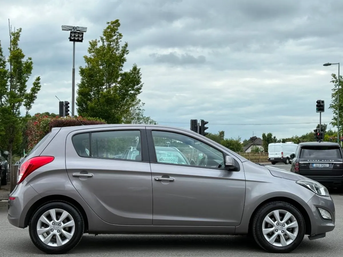 Hyundai i20 1.2 Active 5DR  low Kms - Image 4
