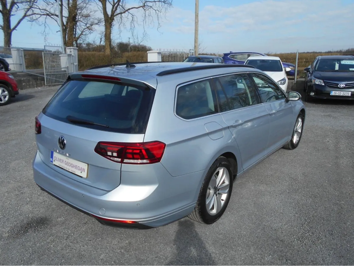 Volkswagen Passat SE NAV TDI S-A Auto - Image 2