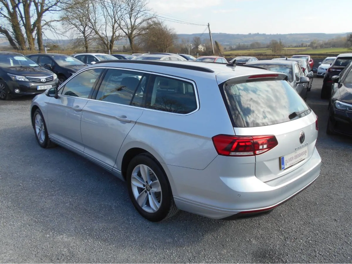 Volkswagen Passat SE NAV TDI S-A Auto - Image 3