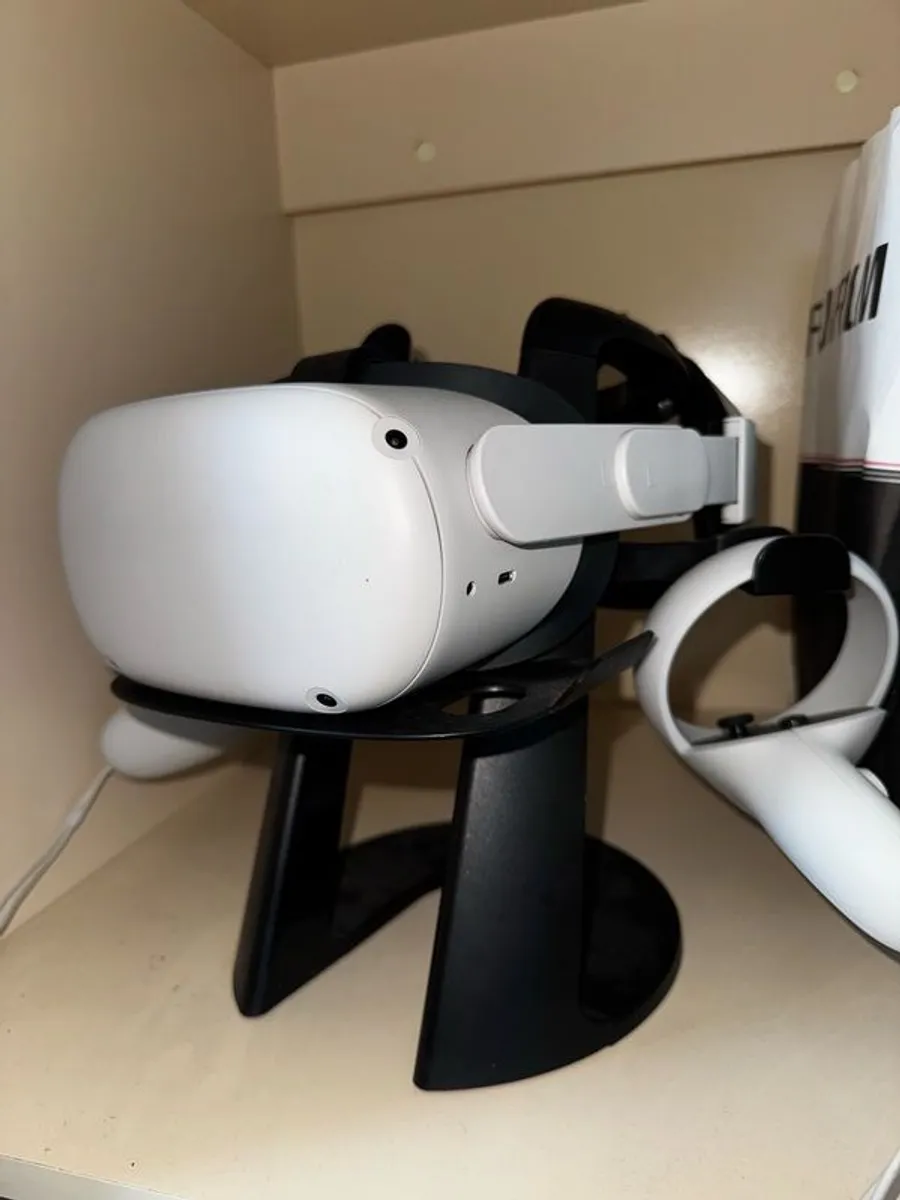 Meta/Oculus Quest 2 VR Headset (With Controllers) - 256GB - Image 3