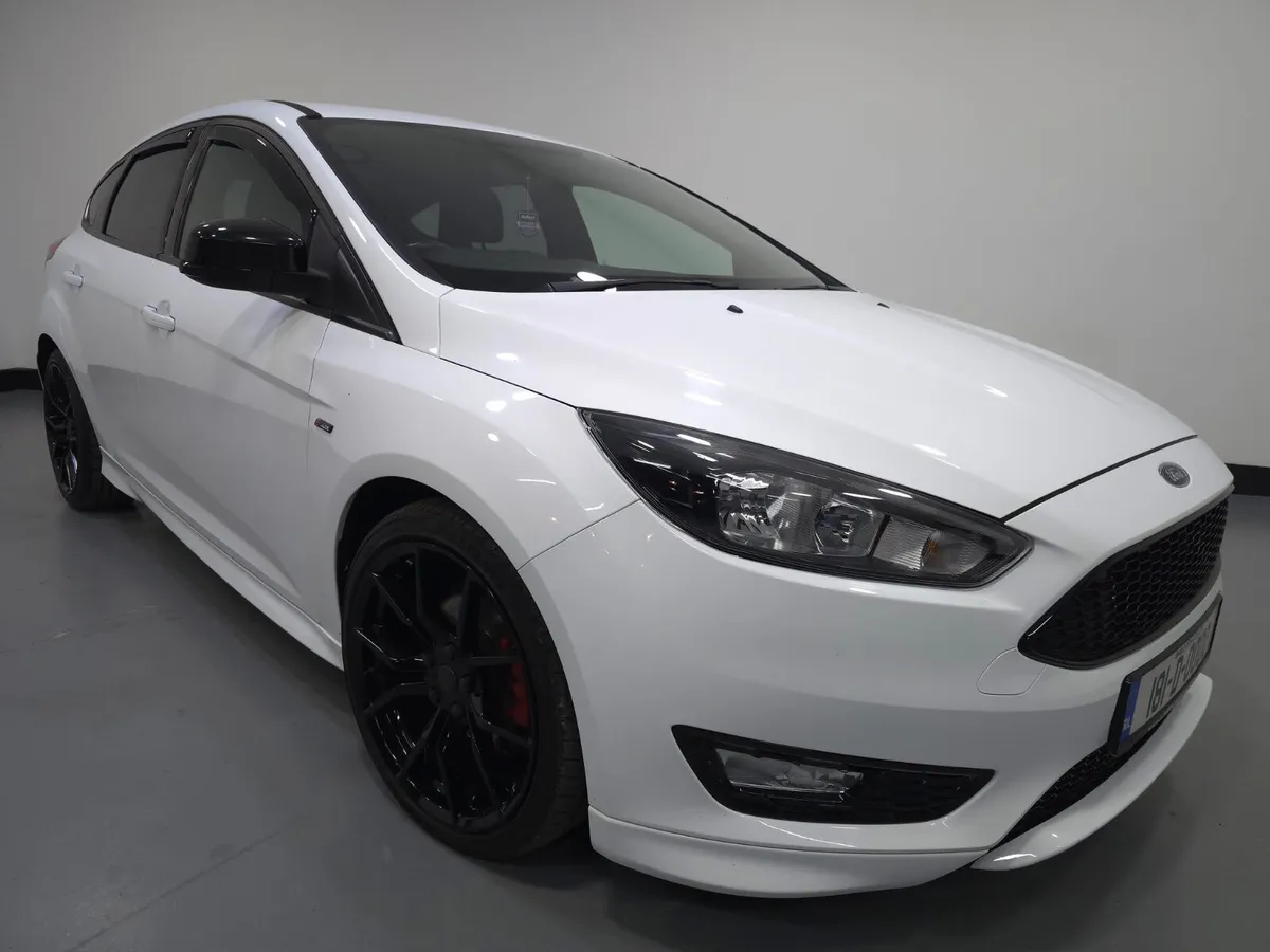 Ford Focus ST-Line 1.0 EcoBoost - Image 1