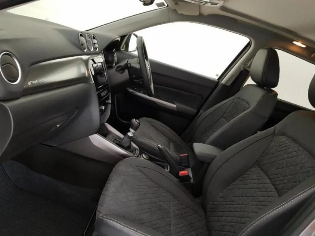 Suzuki Vitara SZ5 AGS - Image 4