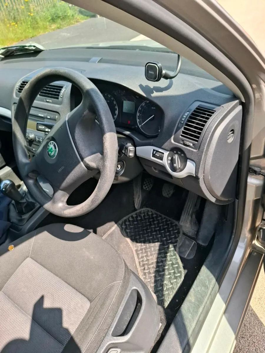 Car - Image 2