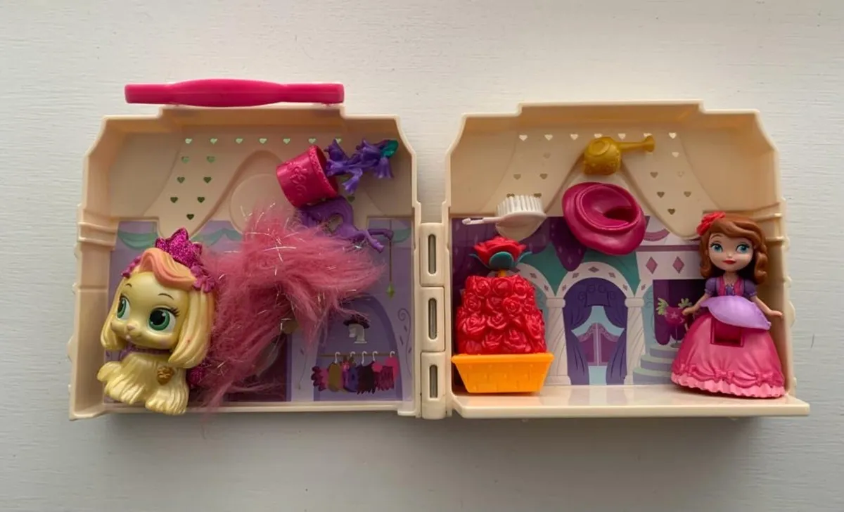 Carry Case Dolls Play House - Image 2