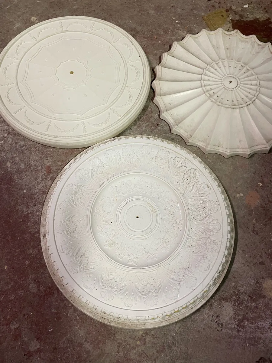 Ceiling centre peaces - Image 1
