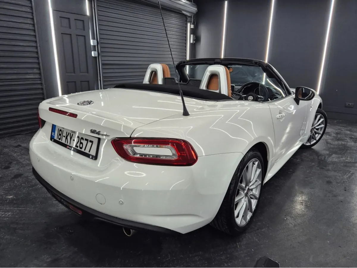 Fiat 124 Spider Lusso Turbo Spider - Image 4