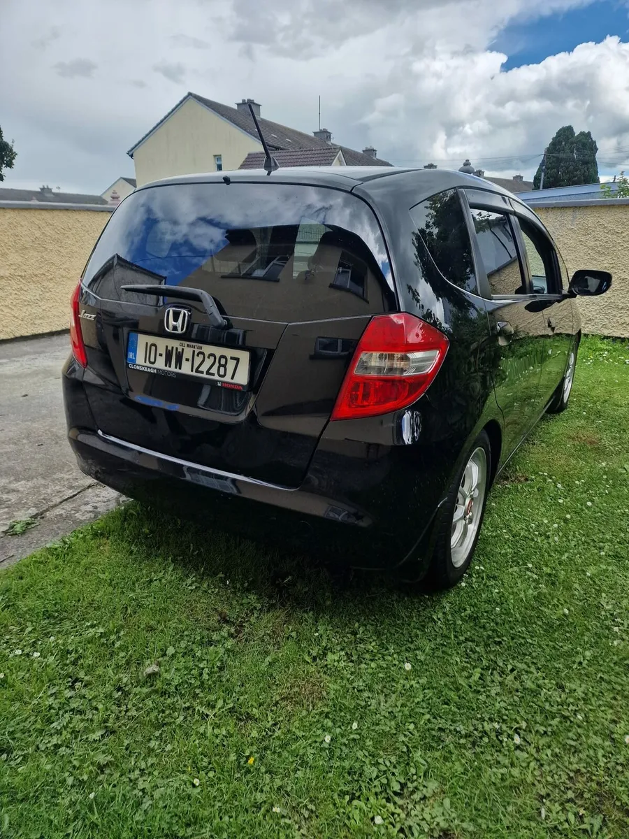 Car Honda Jazz - Image 3