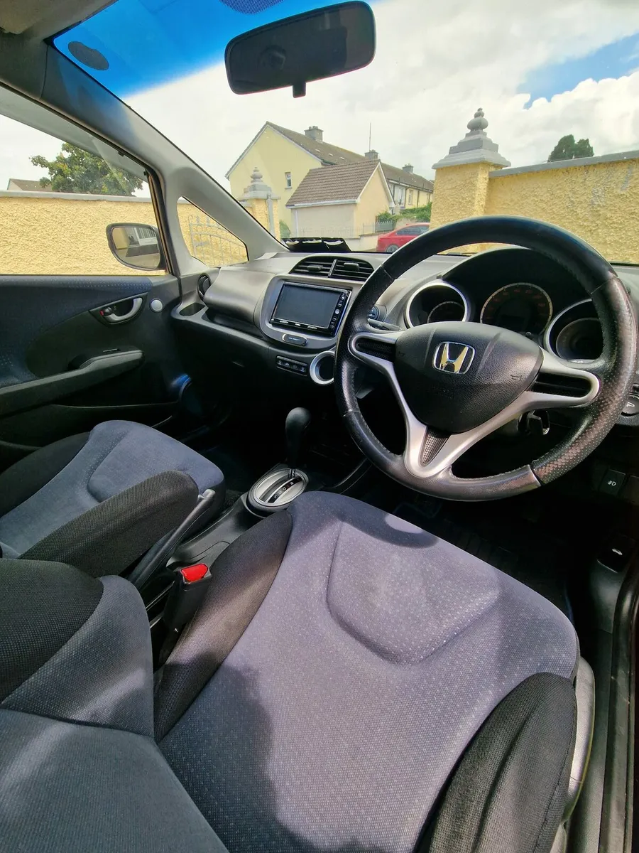 Car Honda Jazz - Image 4