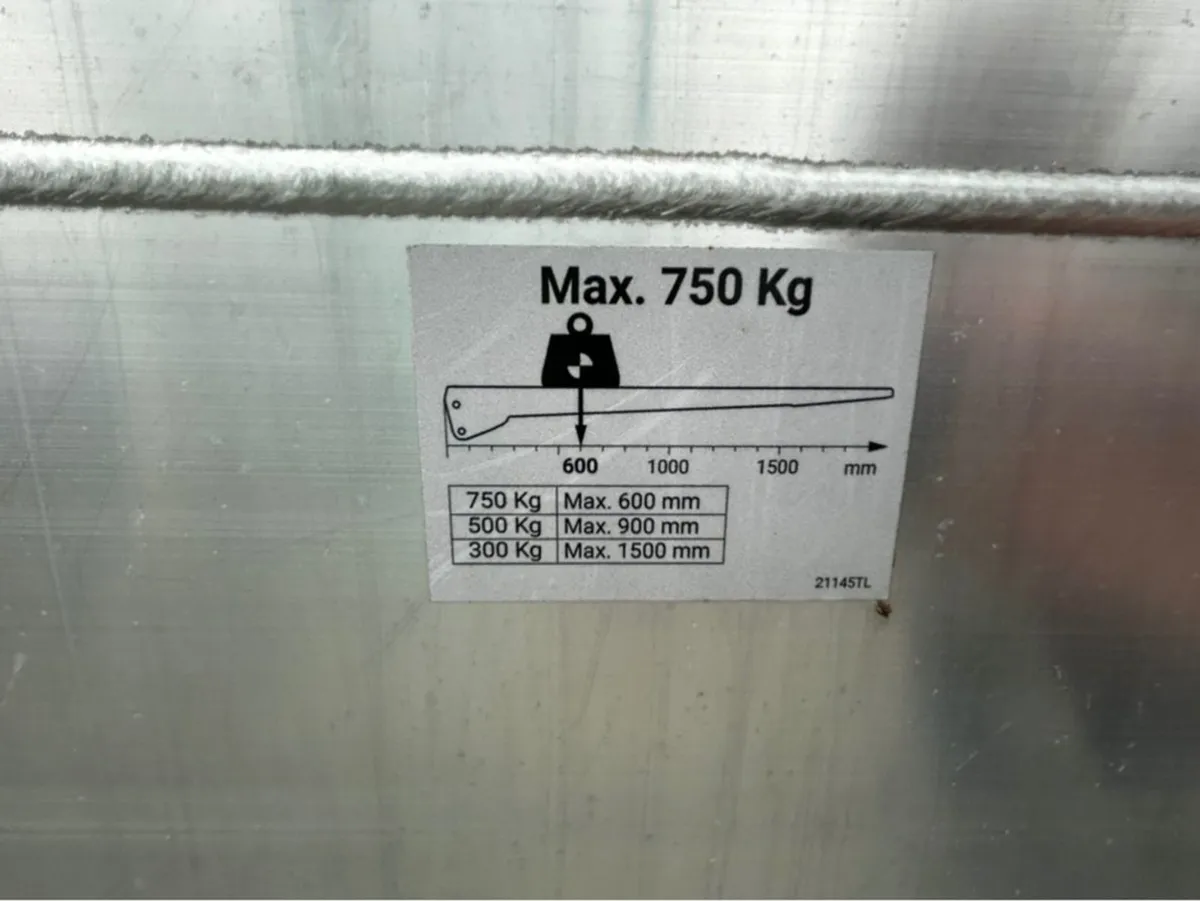 Maxus Deliver 9 L3 Single Wheel Luton Body AND 75 - Image 4