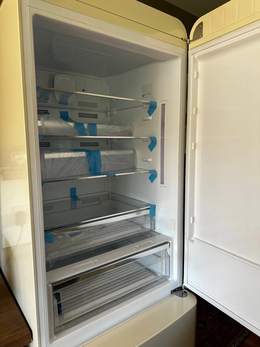 NEW Smeg 50s style Retro Fridge Freezer in Cream - Image 3