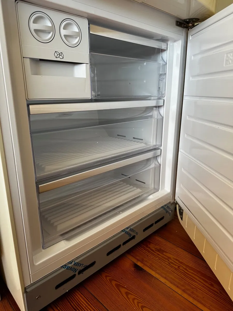 NEW Smeg 50s style Retro Fridge Freezer in Cream - Image 4