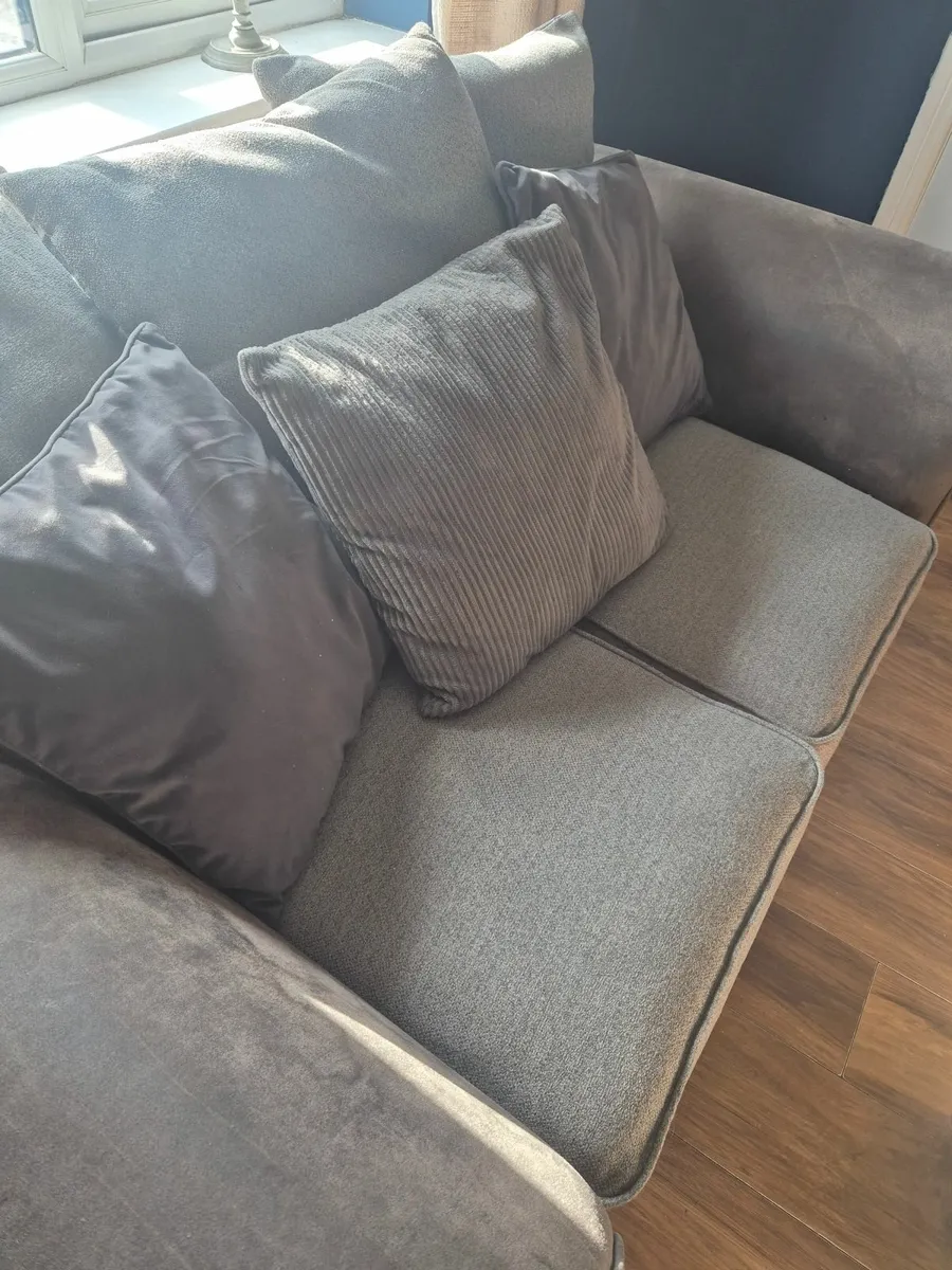 2 seater sofa ,very clean and solid - Image 3