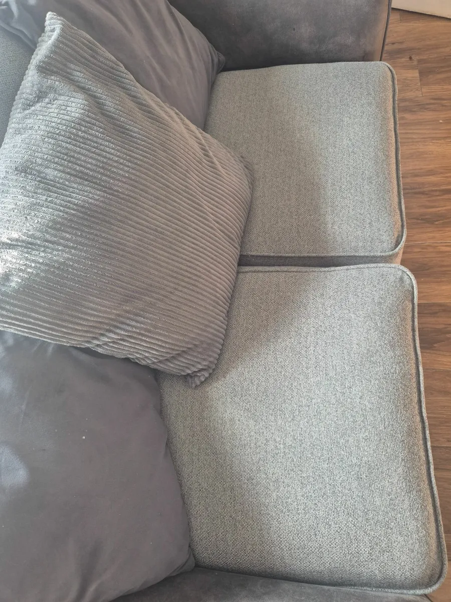 2 seater sofa ,very clean and solid - Image 4